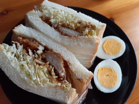 食パンで！キャベツたっぷりヒレカツサンド！